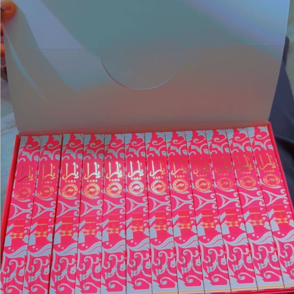 24 yara travel size 35 ml Pink and Gold Lipstick Set